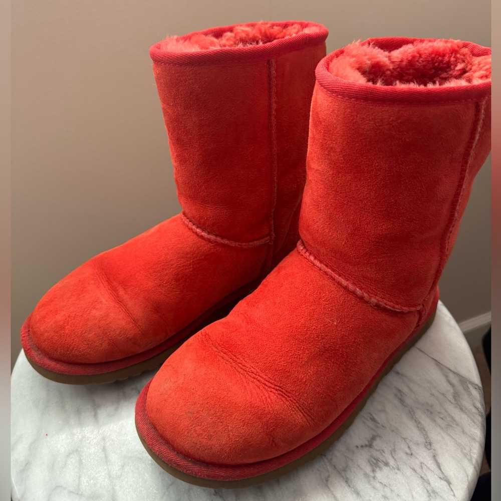 UGG Australia Women’s Classic Short Boots Size 6 Coral Winter Shearling Boots - Picture 4 of 9